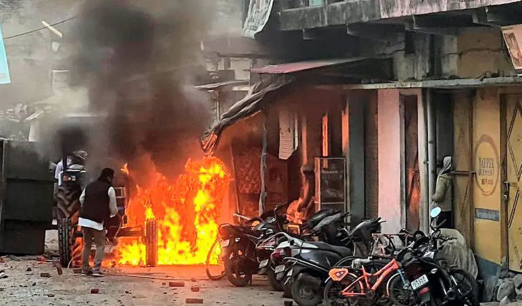 ভারতে মসজিদ-মাদরাসা গুড়িয়ে দেওয়ার পর দাঙ্গা, নিহত ৪